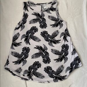 Super cute leaf tank!